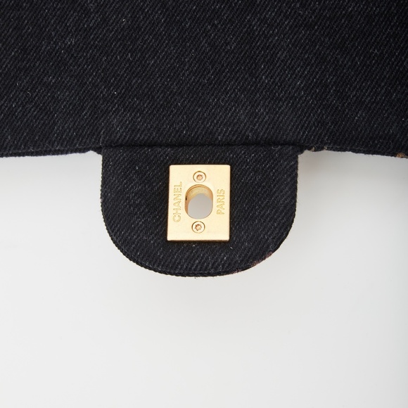 CHANEL PRINTED LOGO BLACK DENIM LARGE GRAFFITI FLAP BAG (2021) - Picture 7 of 9